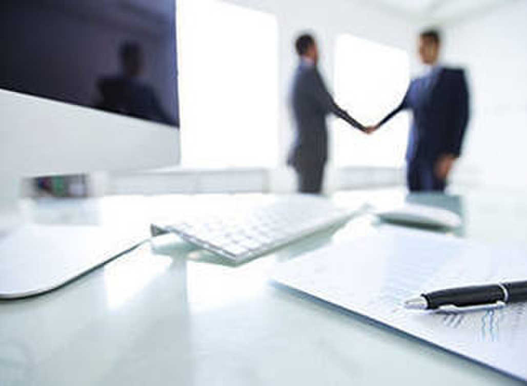 Management buy out door Max Bijnens van de industriële vennootschappen HASSAL nv en BY-CAST nv - 0